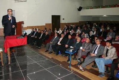 Siyaset dersi verdi 