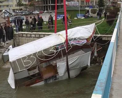 Ekmek Teknesi Battı