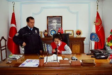 Emniyet Müdürlüğü makamı çocukların