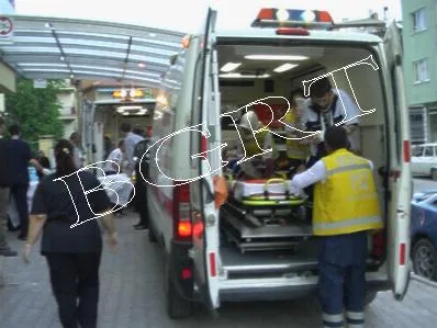 Otomobil kamyonla çarpıştı: 4 yaralı