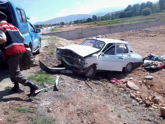 İki otomobil çarpıştı: 5 yaralı 