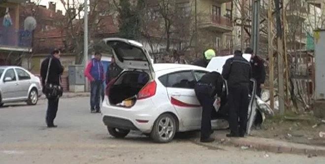 Otomobiller Çarpıştı 1 Kişi Yaralandı