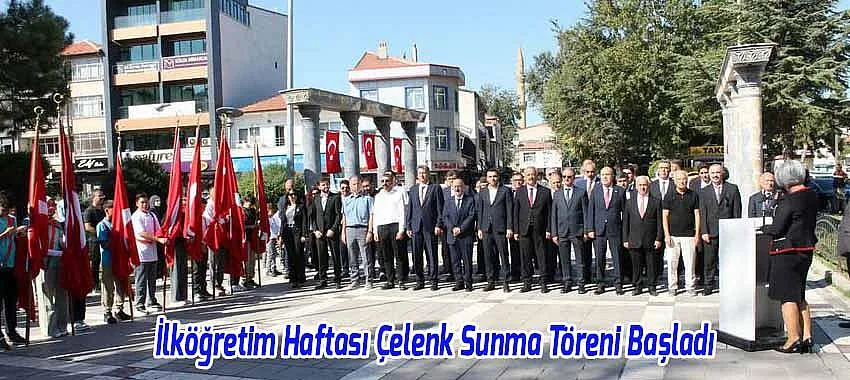 Beyşehir'de İlköğretim Haftası Çelenk Sunma Töreni Başladı